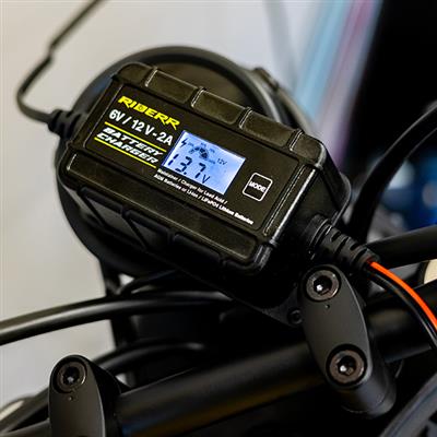 RIDERR 2.0 AMP BATTERY CHARGER